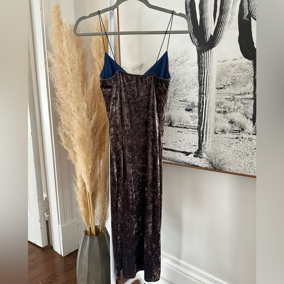 Velvet, midi dress from Charlotte Russe. Size small.Body con with elastic straps - Picture 9 of 11